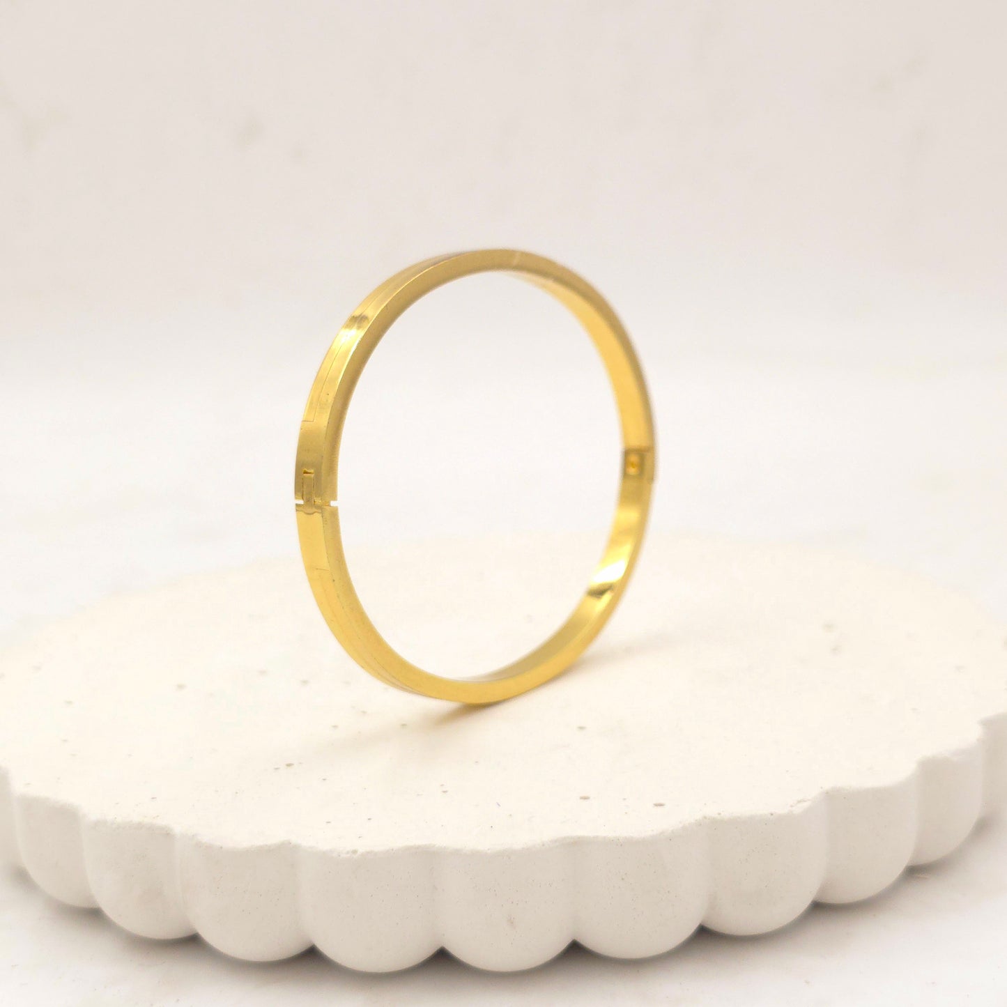 BR026 - Linear Minimalist Gold Bracelet