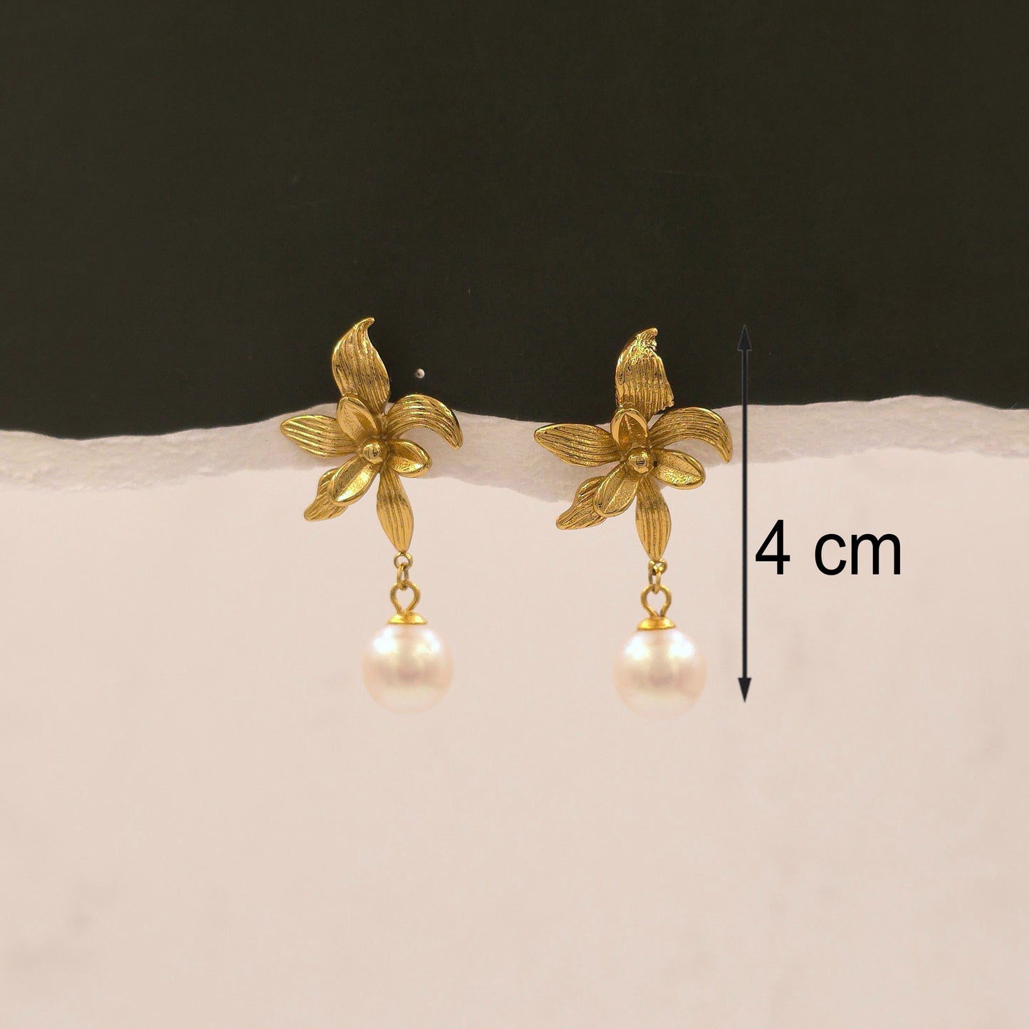 AE004 - Pearl Lily Earrings