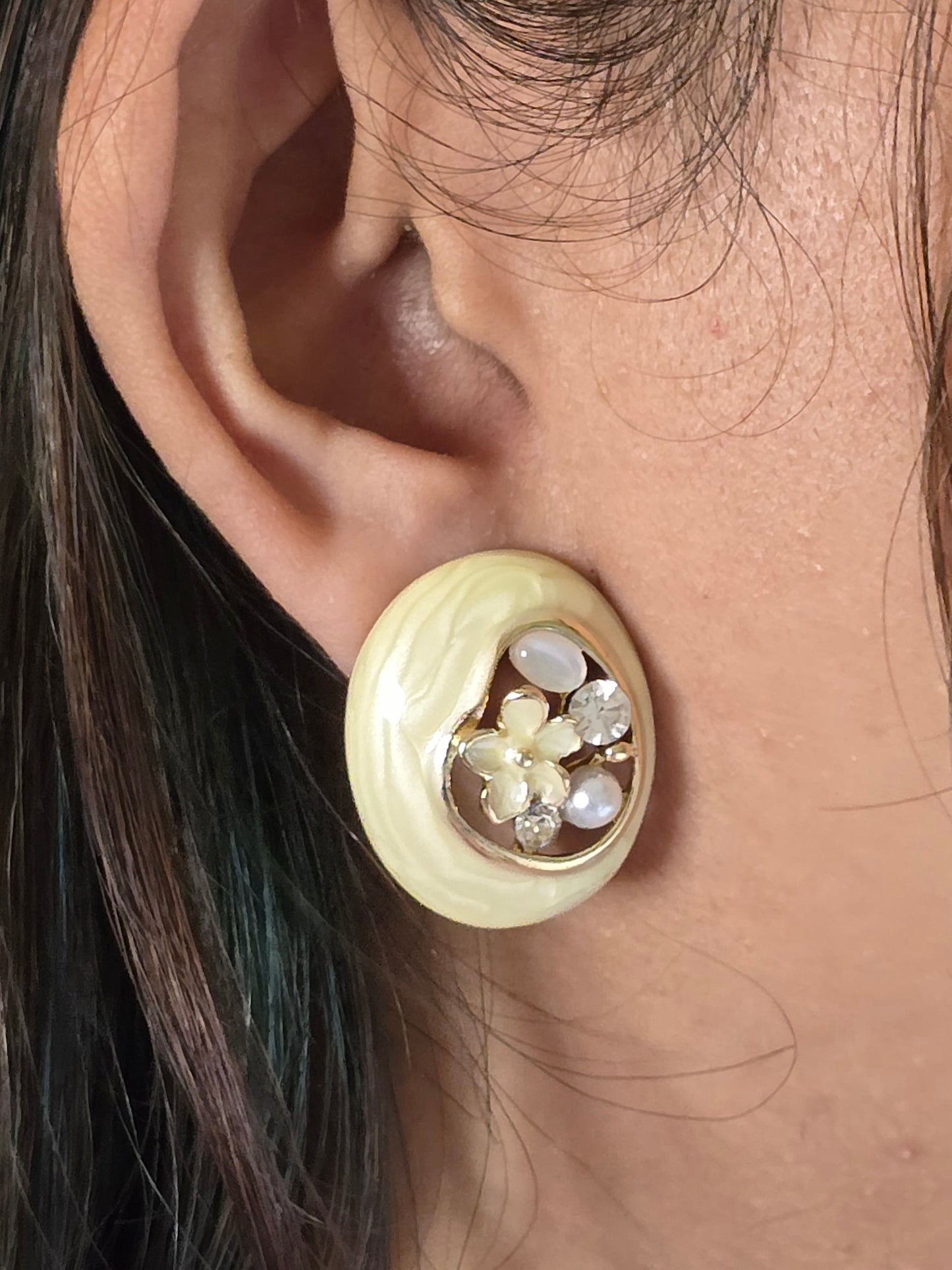 Cream Flora Resin Earrings Jewellery - 0116