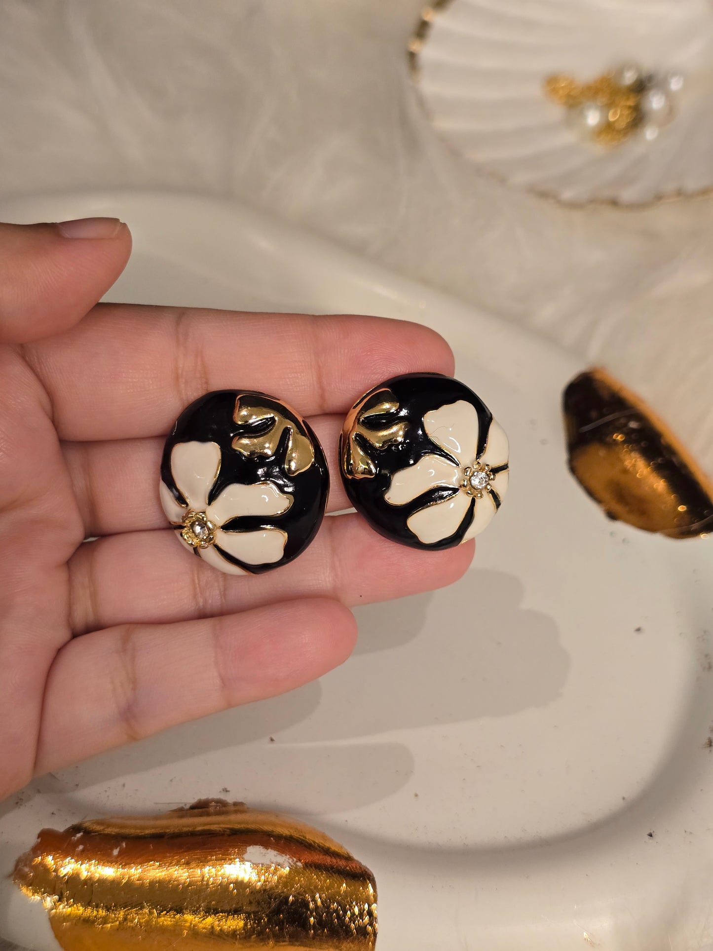 Black Floral Resin Earrings Jewellery - 0120