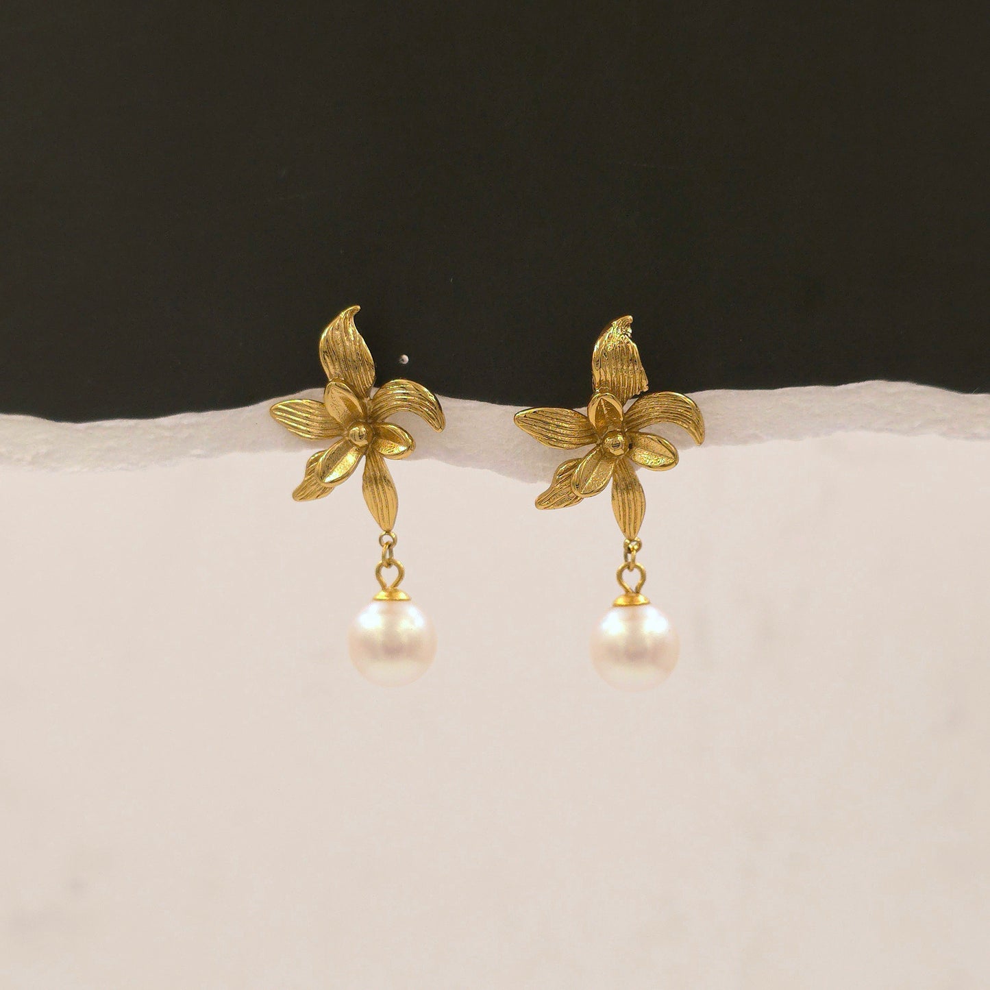 AE004 - Pearl Lily Earrings