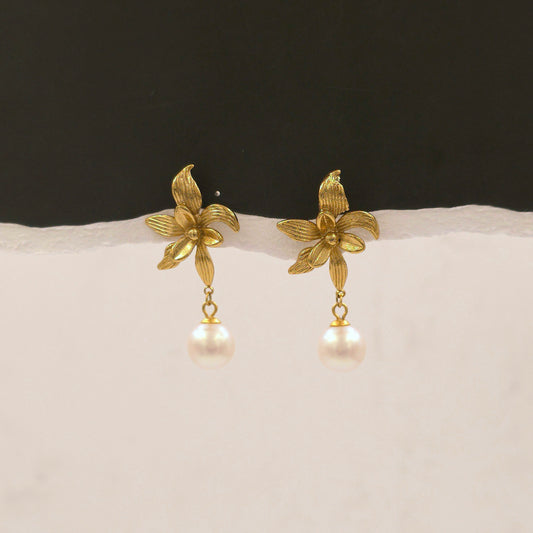 AE004 - Pearl Lily Earrings