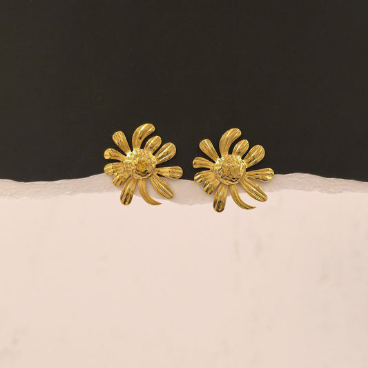 AE010 - Dainty Daisy Earrings