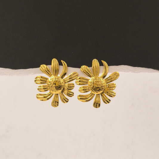 AE011 - Bold Daisy Earrings