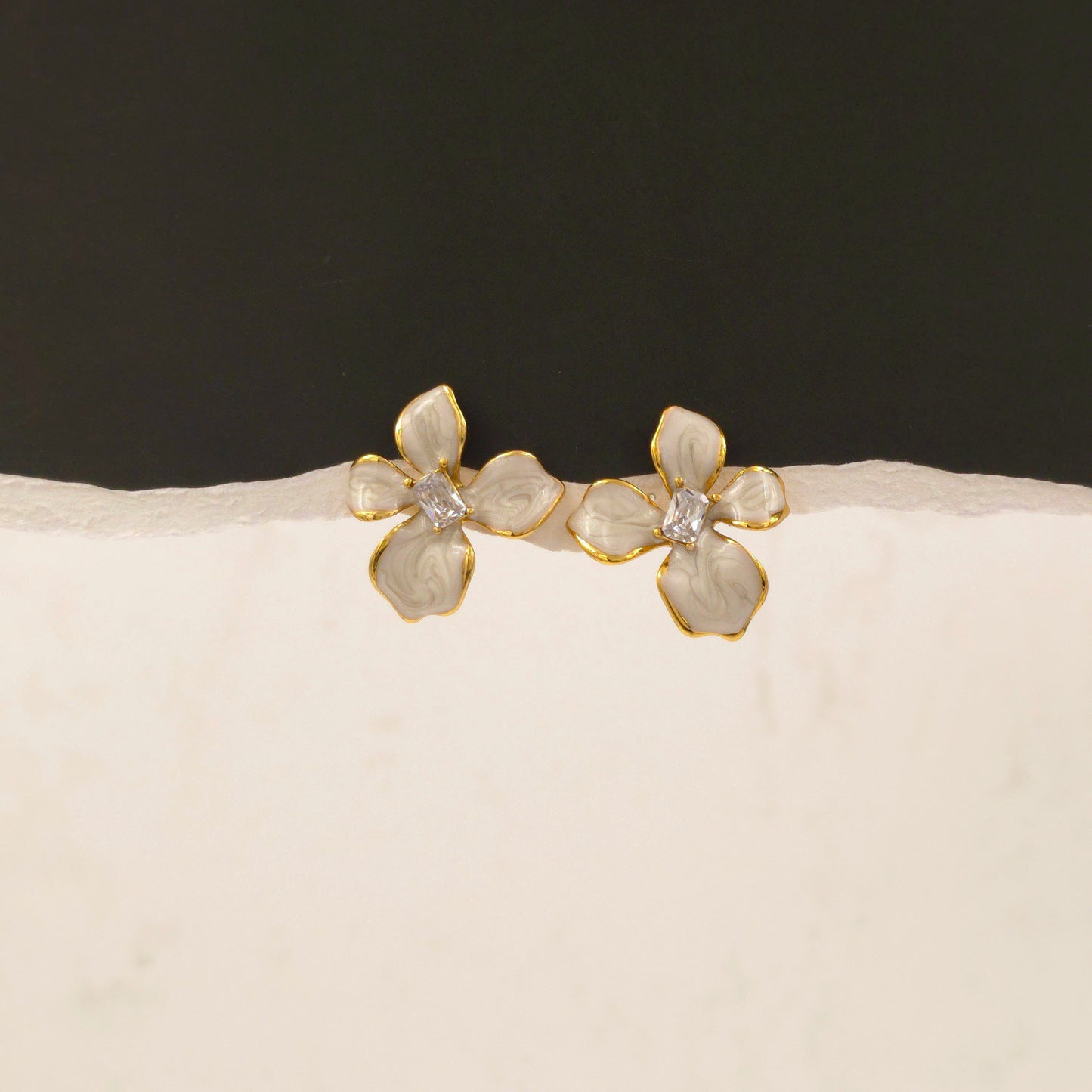AE026 - Snow Petal Earring
