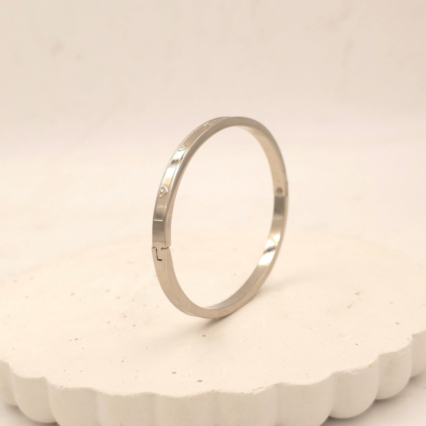 BR008 - Eternal Heart Band Bracelet