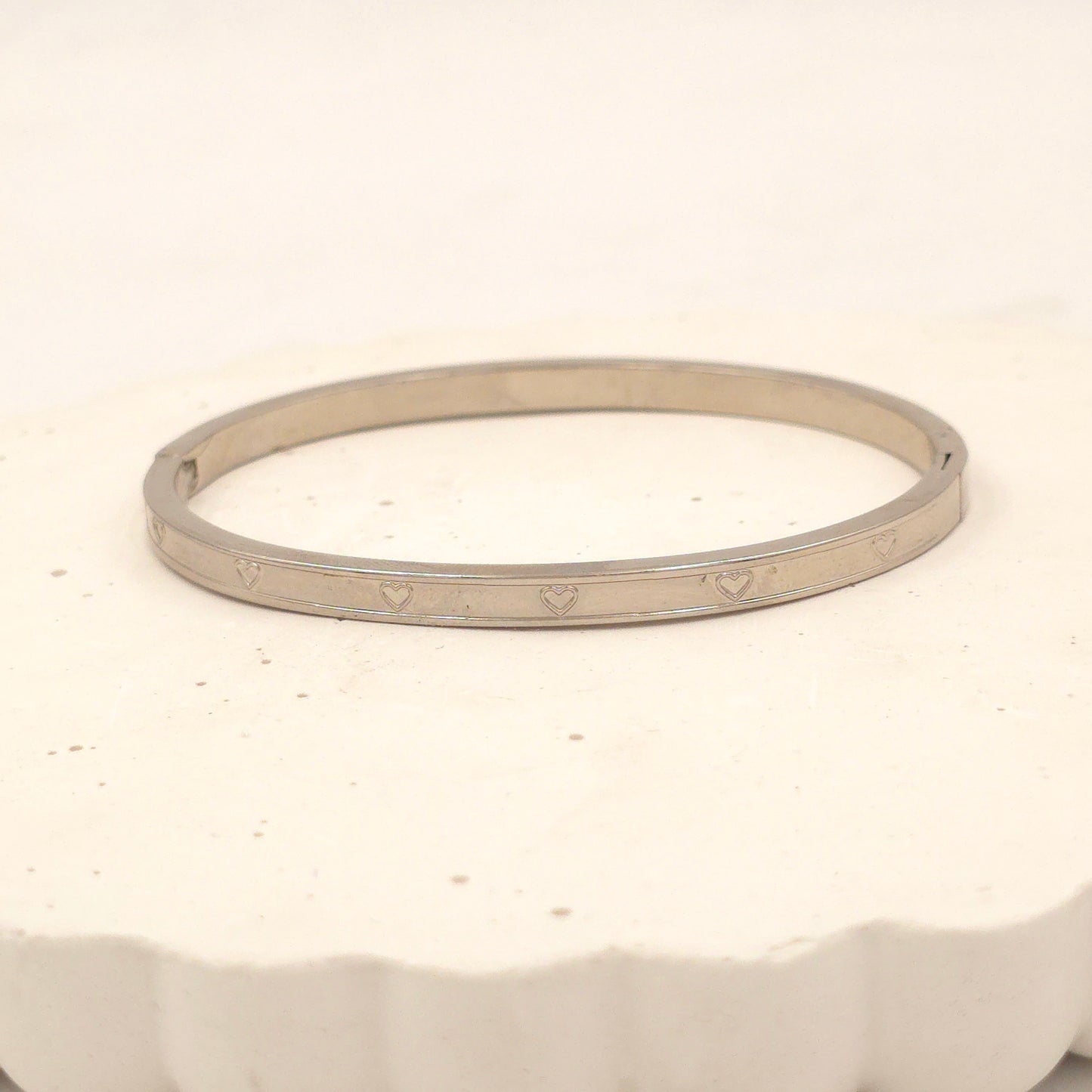 BR008 - Eternal Heart Band Bracelet