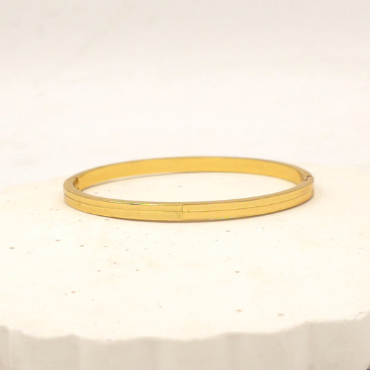 BR026 - Linear Minimalist Gold Bracelet