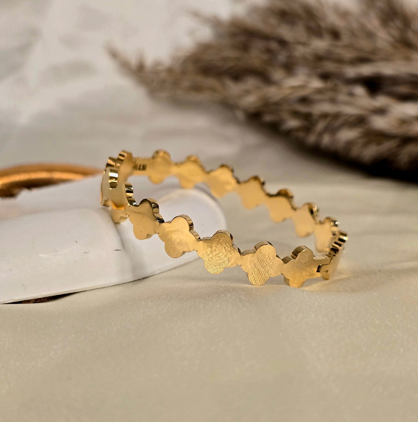 Golden Clove Band Bracelet Jewellery - 0131