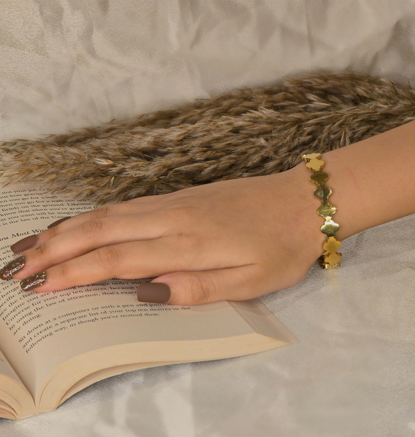 Golden Clove Band Bracelet Jewellery - 0131