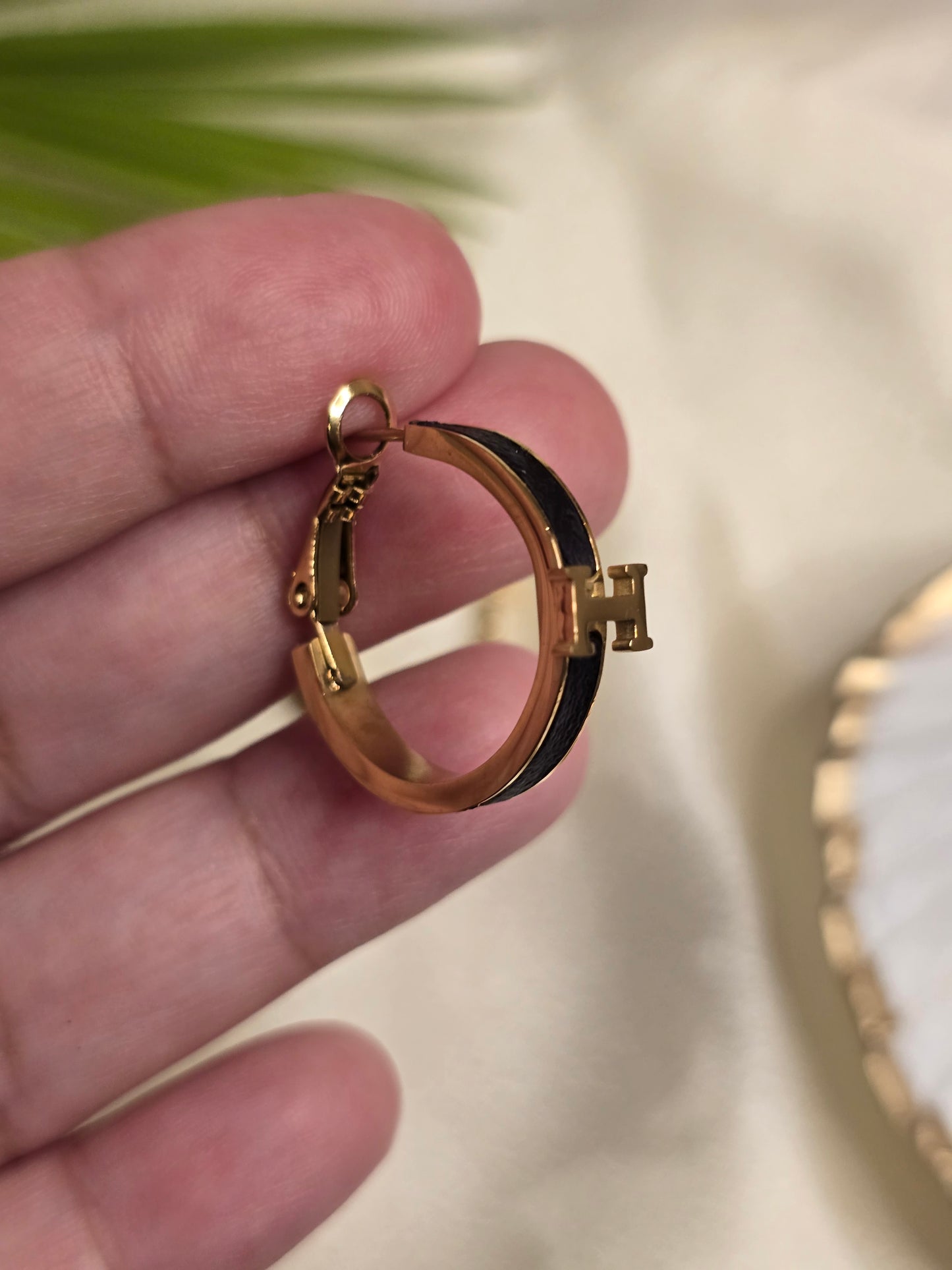 Noir Hoops Earring Jewellery - 0036