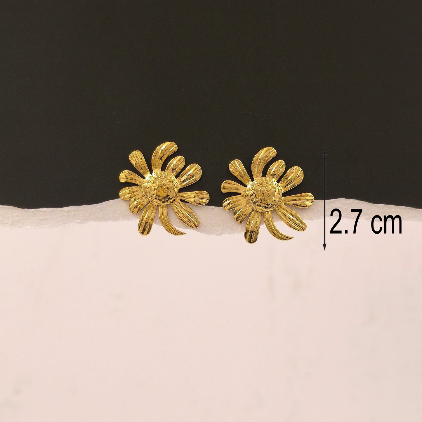 AE010 - Dainty Daisy Earrings